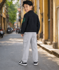 Áo Khoác Jean Bé Trai & Bé Gái Màu Đen Cực Cool In Chữ Tay Áo Phong Cách Hàn Quốc - ảnh 3