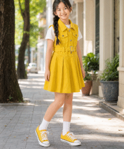 Váy Kaki Sát Nách Cho Bé Gái Dáng Vest Xếp Ly Phối Đai Lưng Màu Vàng Rực Rỡ - ảnh 3